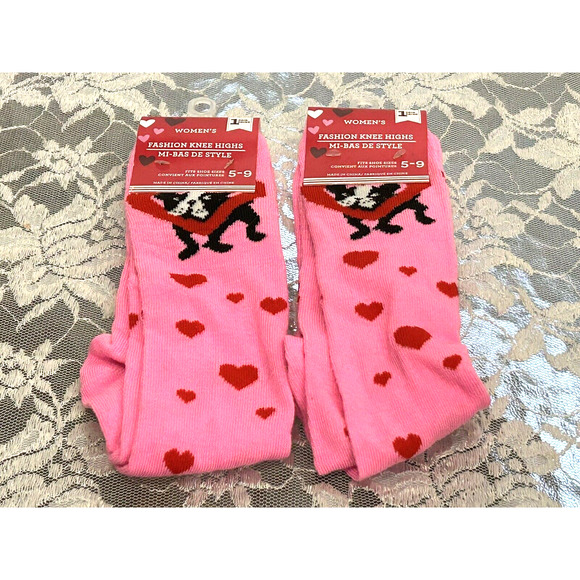 NWT Women's Two Pairs Of Knee High Socks Pink And Red Hearts in Sizes 5 -9 - Picture 3 of 5